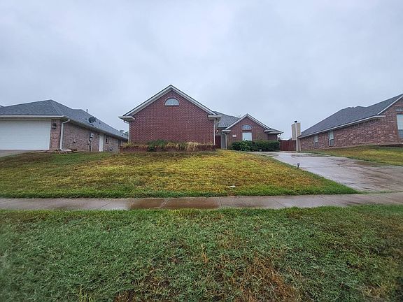 2nd image of 2305 Windsor Ct