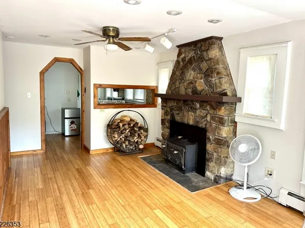 26 Race Track Dr, West Milford Twp., NJ 07421