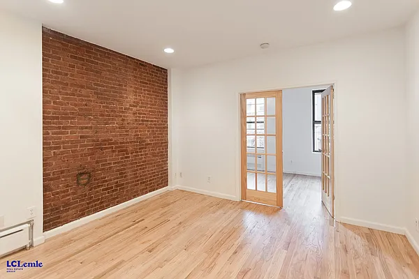 Rented by LC Lemle Real Estate Group | media 2