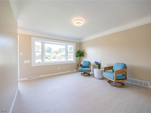 5th image of 2594 Robinhood Dr