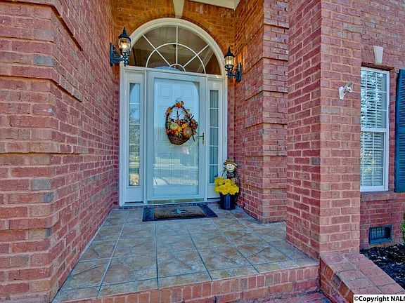 3rd image of 213 Wainscott Dr