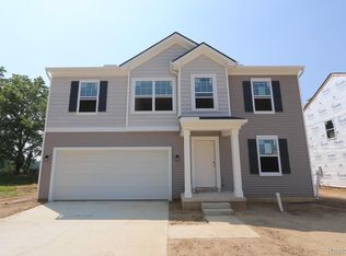 680 Countryside Dr, Chelsea, MI 48118