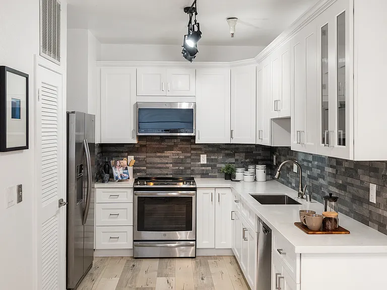 453 Cork Harbour Cir #E — Photo 19