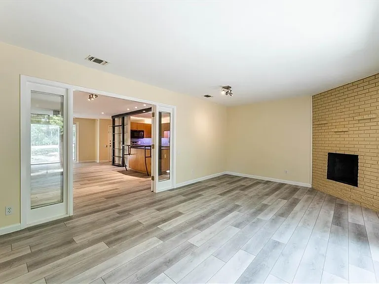 1704 Emilie Ln — Photo 5
