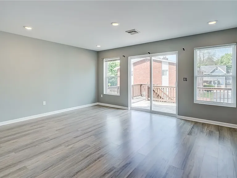 38 Tracy St #UP — Photo 9