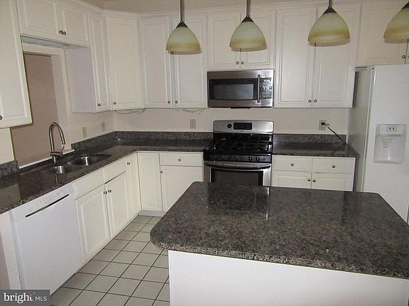 3rd image of 115 Vineyards Ct