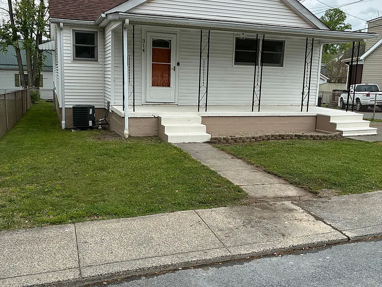 314 Thompson Ave — Photo 2