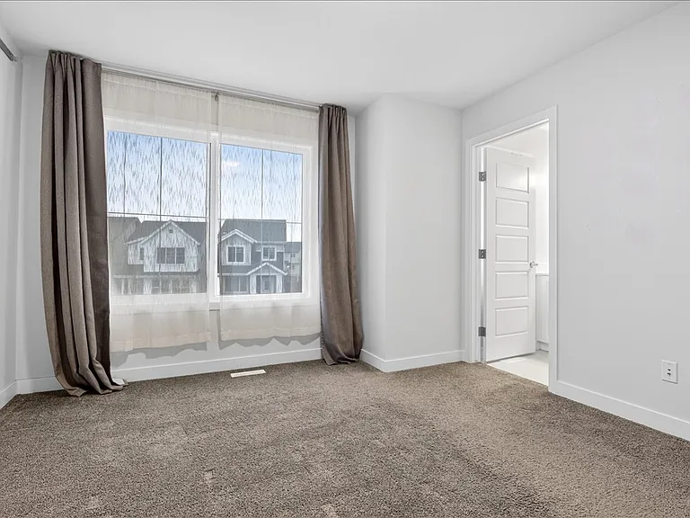 535 Paterson Way SW — Photo 37