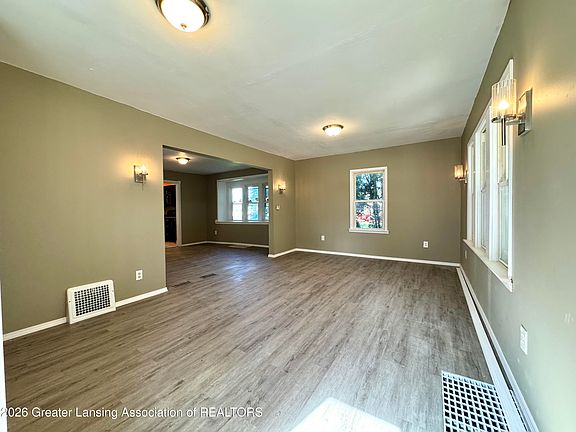 2nd image of 610 Woodbury Ave