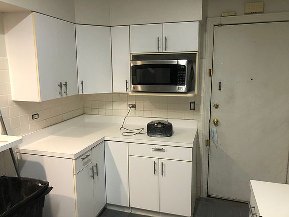 2nd image of 5730 N Winthrop Ave APT 3S