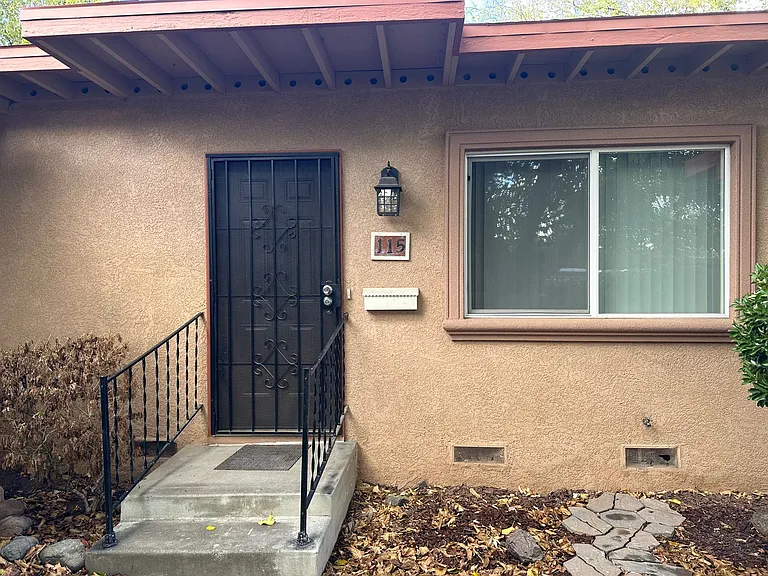 115 N Santa Rita St — Photo 1