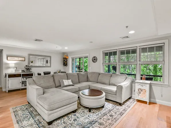 29 Maple St Unit C, Canton, MA 02021