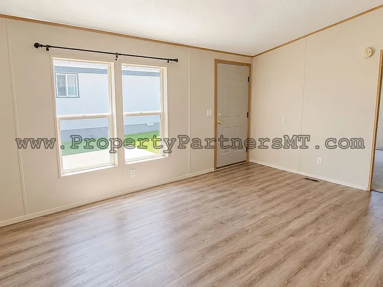 115 Sunlight Ave — Photo 2