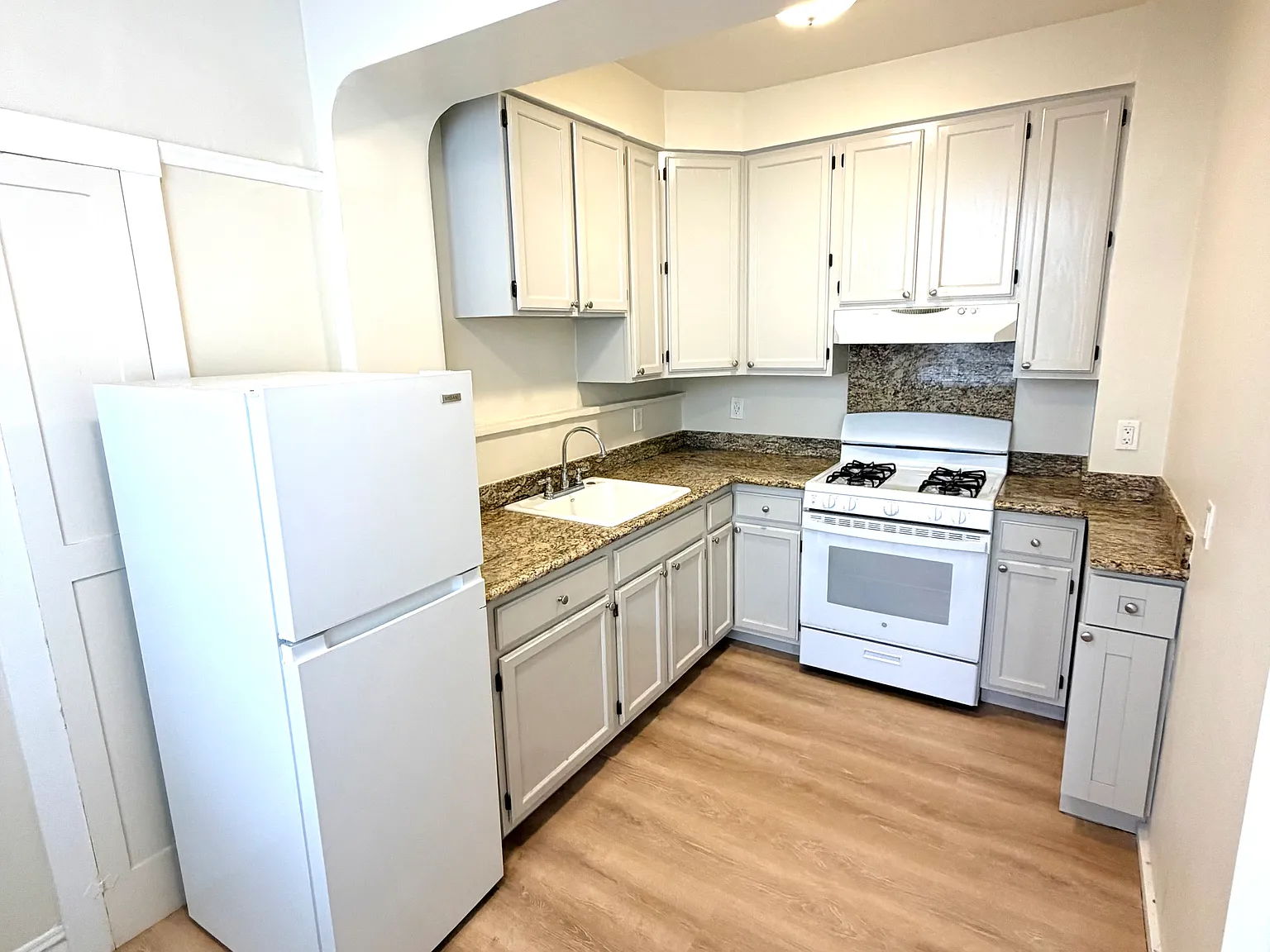 1 bed, 575 sqft, $4,695 — Photo 2