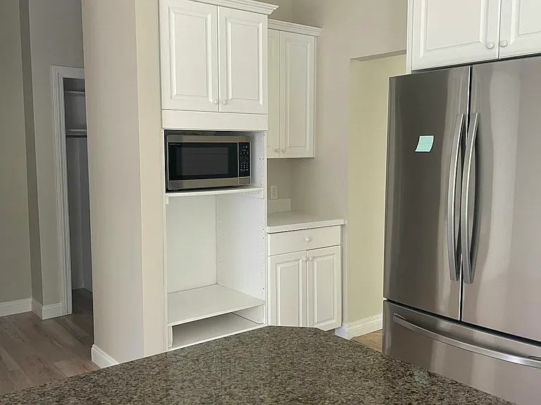 4390 N River Rd — Photo 36