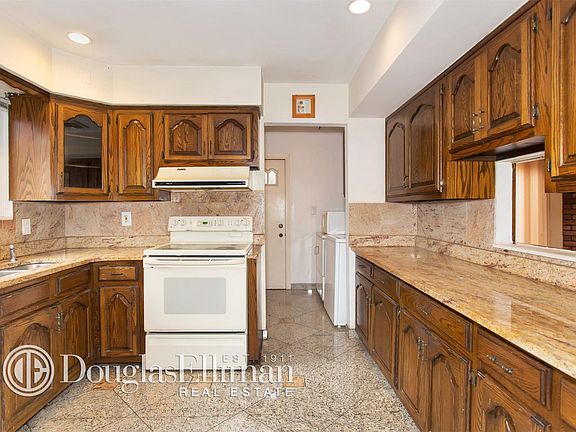 3rd image of 29 Knott Dr