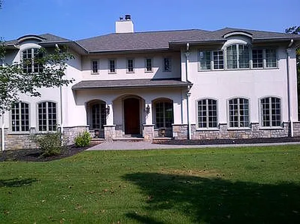 9 Hamilton Dr W, North Caldwell, NJ 07006