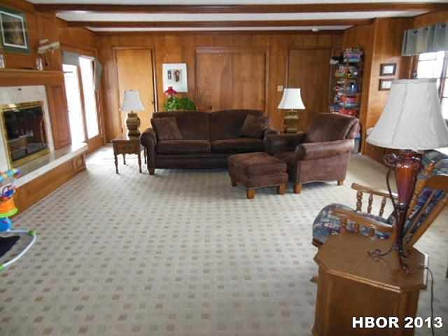 1st image of 537 Canterbury Dr