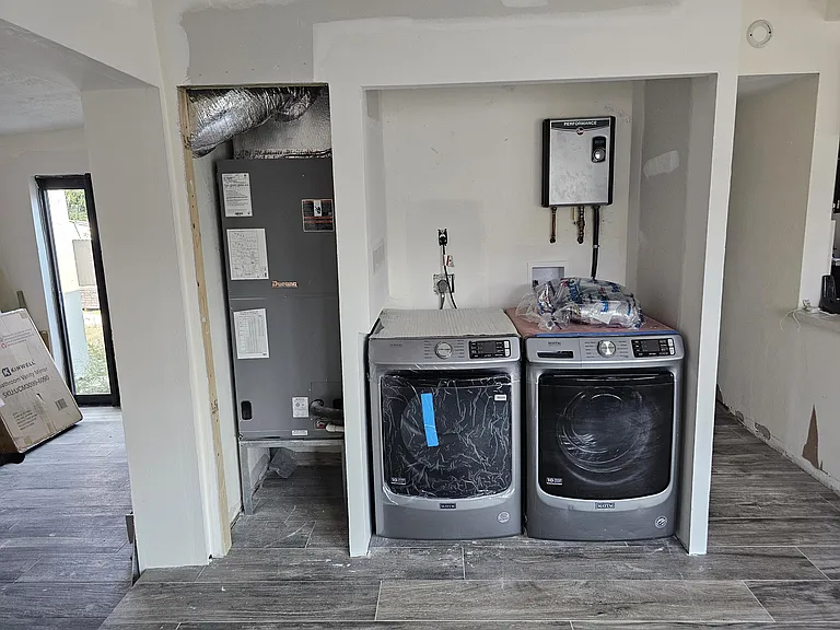 1330 NE 41st Dr #1 — Photo 5