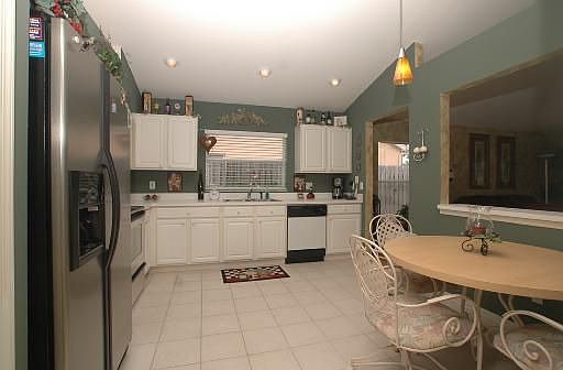 4th image of 4230 Pine Isle Dr