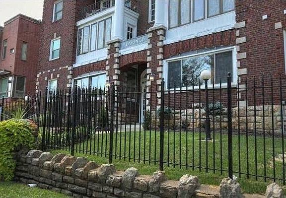 2nd image of 4434 J C Nichols Pkwy APT 2N