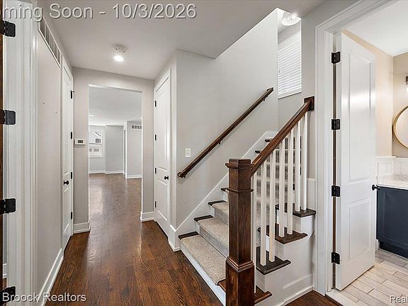 3rd image of 1222 Davis Ave
