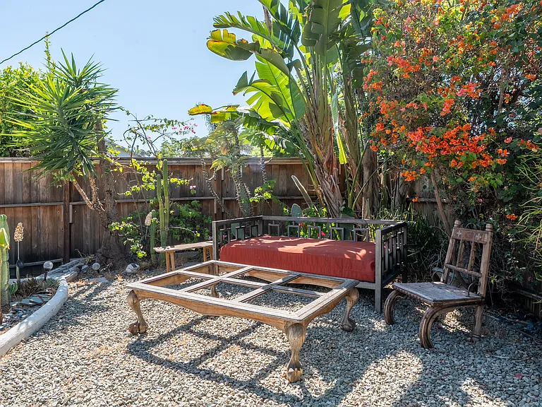 Mediterranean style front yard (day bed and wood furniture)