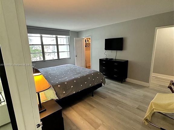 5th image of 5151 Collins Ave APT 427