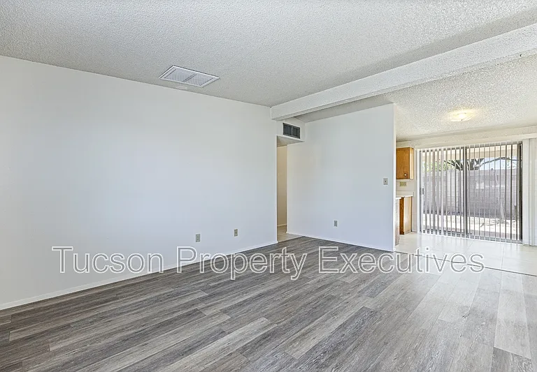 4246 E Pima St #D — Photo 11