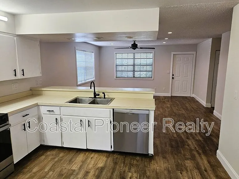 1003 Willow Pond Dr — Photo 8