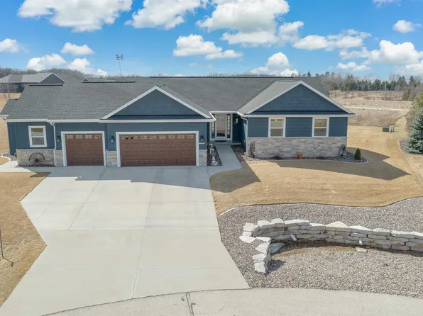 N8344 Maplewood Ct, Fond Du Lac, WI 54937