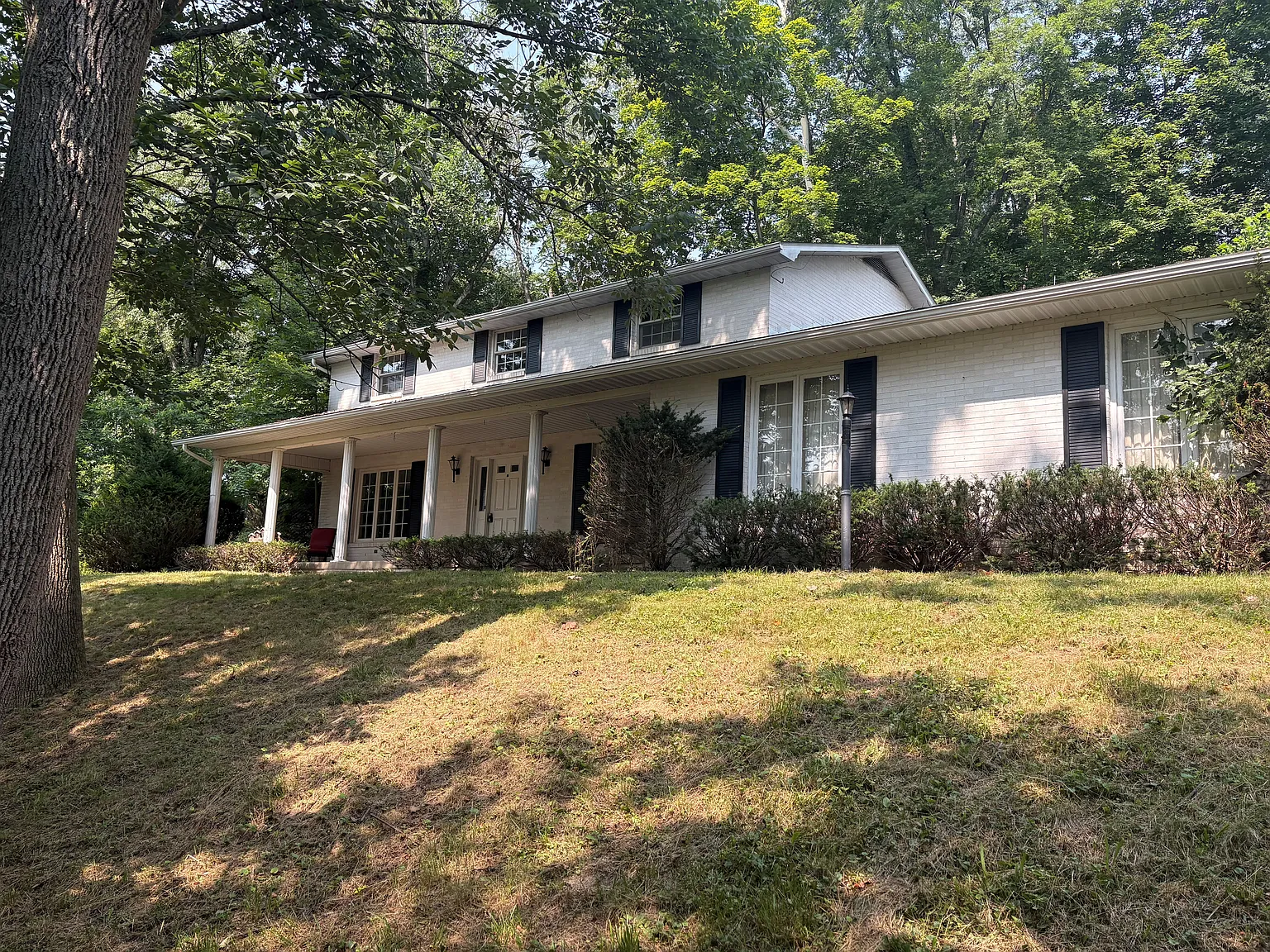 4 bed, 2.5 bath, 2688 sqft, $2,500 — Photo 1