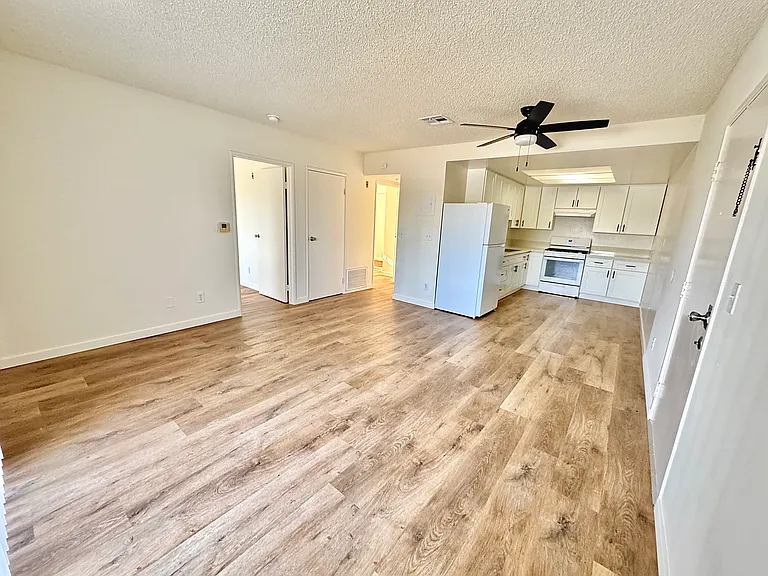 11058 Cantlay St #1 — Photo 1