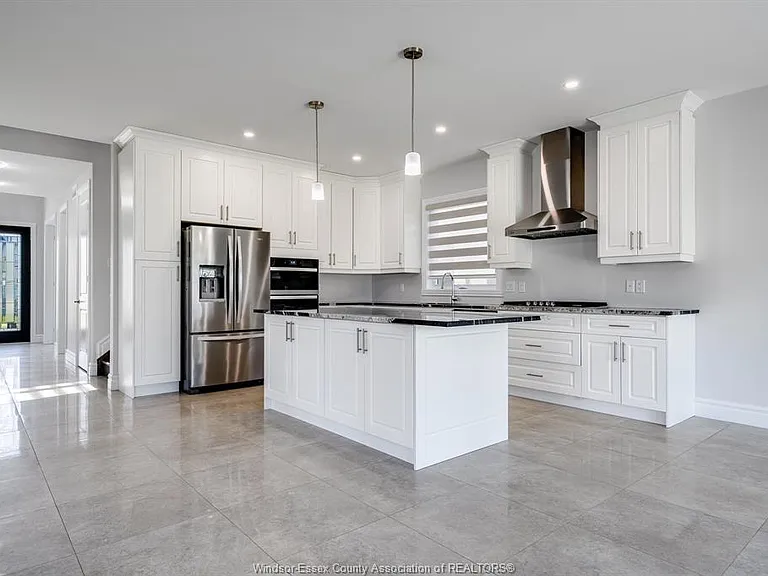 210 Cowan Ct — Photo 5