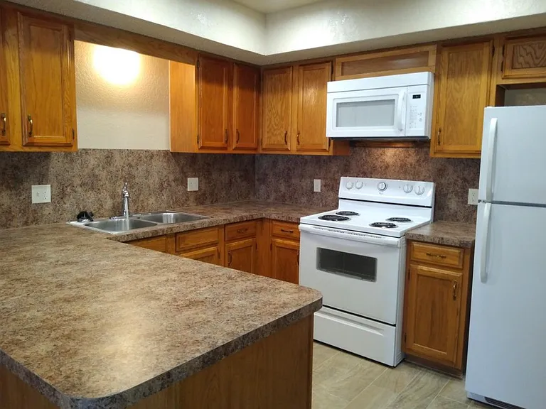 14113 Fairhill Ave — Photo 5