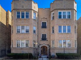 6227 N Francisco Ave, Chicago, IL
