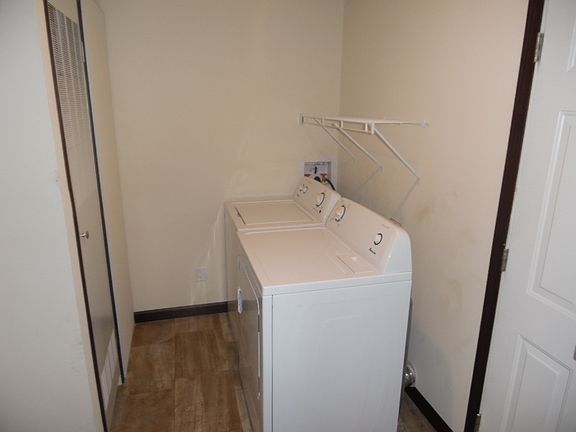 5th image of 454 Brookside Mnr