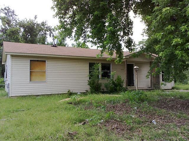 2nd image of 404 E 59th St N