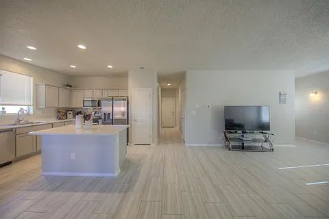 4th image of 4313 Skyline Loop NE