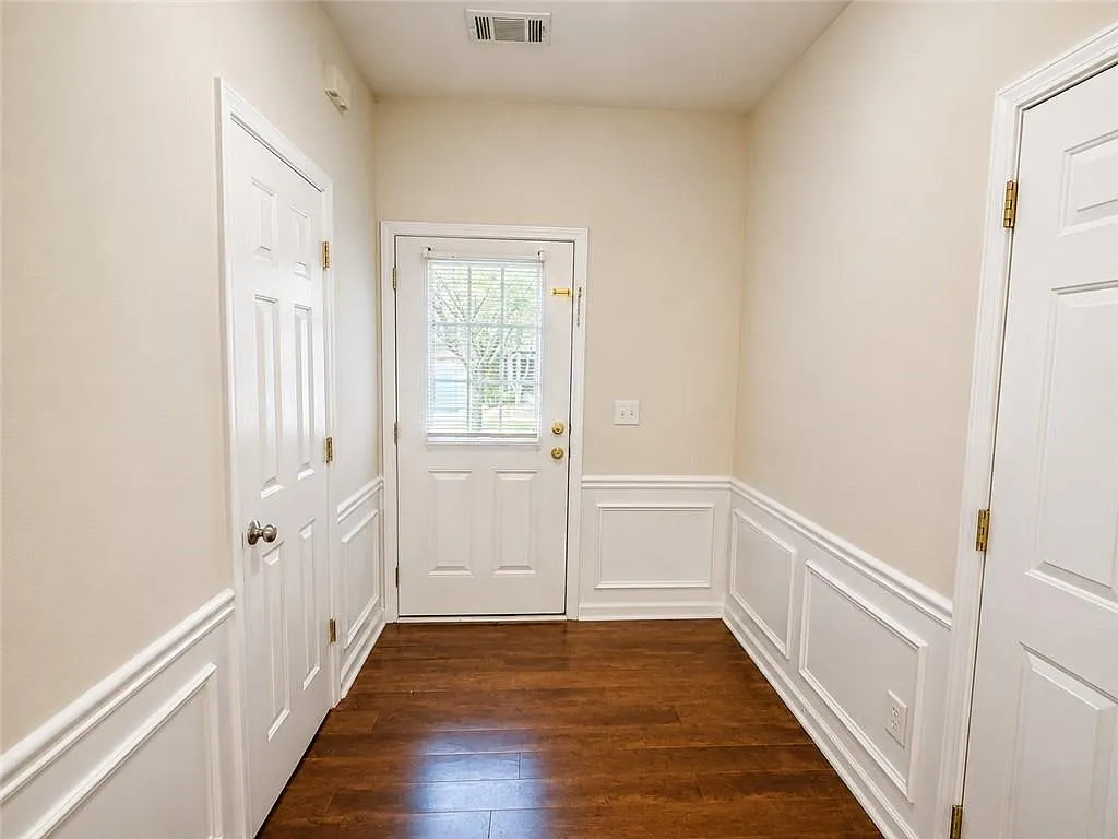 3 bed, 2.5 bath, 1615 sqft, $2,200 — Photo 3
