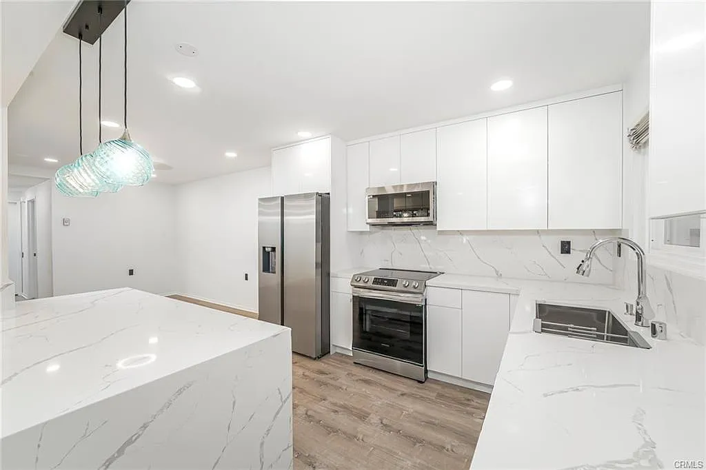 2 bed, 1079 sqft, $3,450 — Photo 4