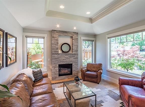 3rd image of 888 Warren Way