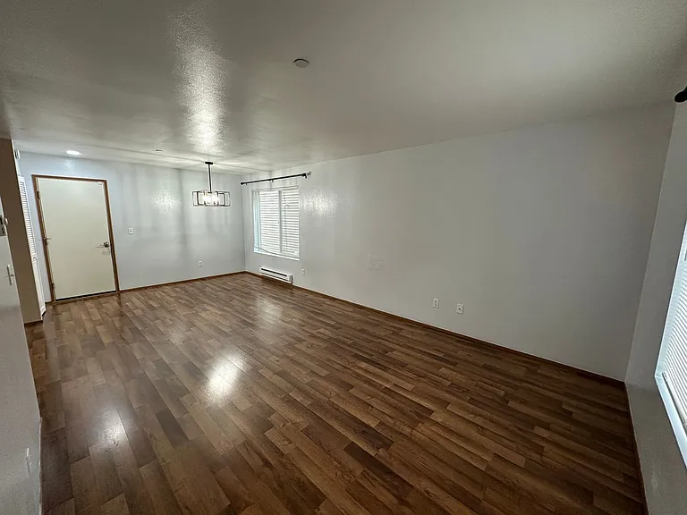 1426 Grant Ave — Photo 3