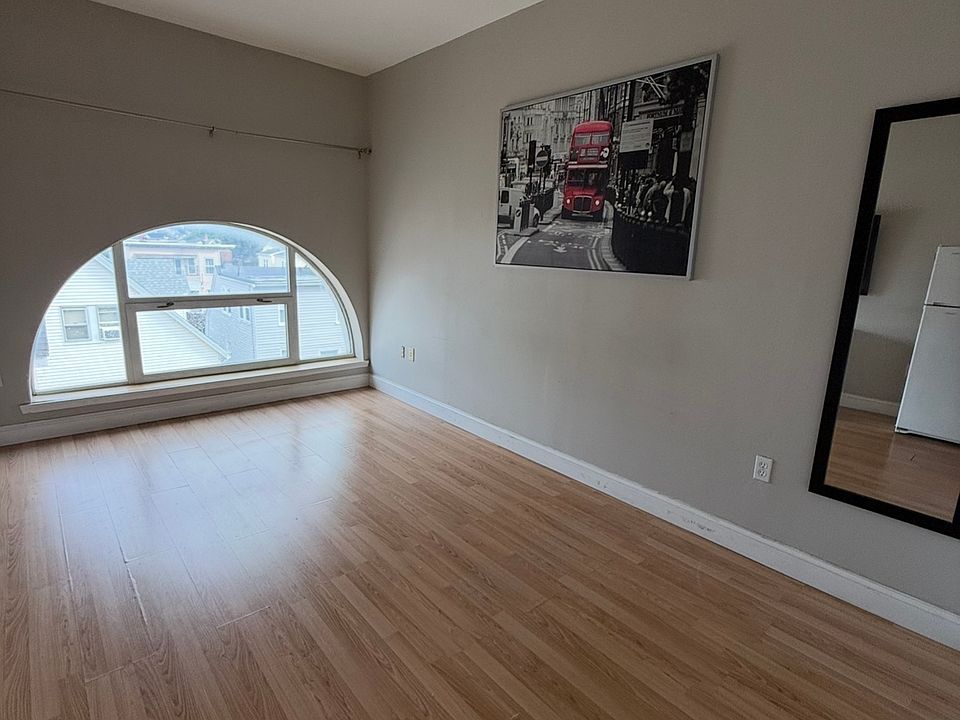 2nd image of 312 Shirley St #306