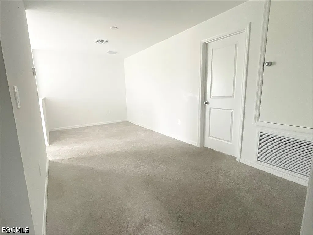 4 bed, 2.5 bath, 1914 sqft, $2,200 — Photo 3