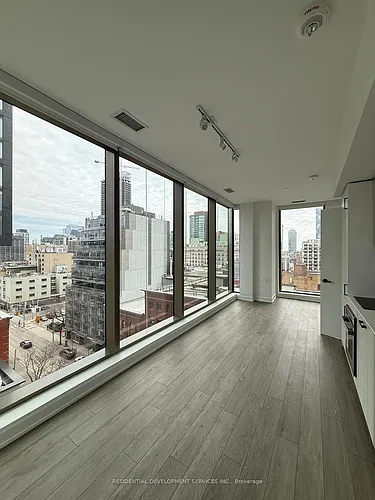 88 Queen St E #703 Photo 1