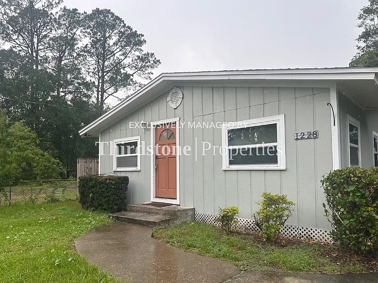 1228 Neva St — Photo 11
