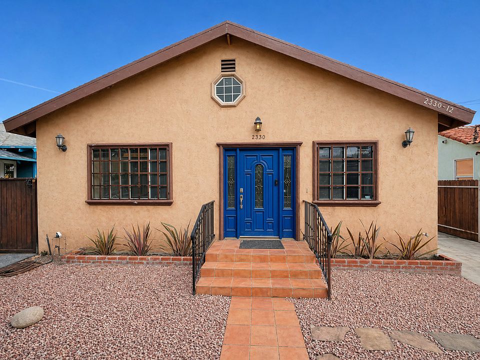 Main tiled entrance with Sahara rose rock and drought tolerant plantings.