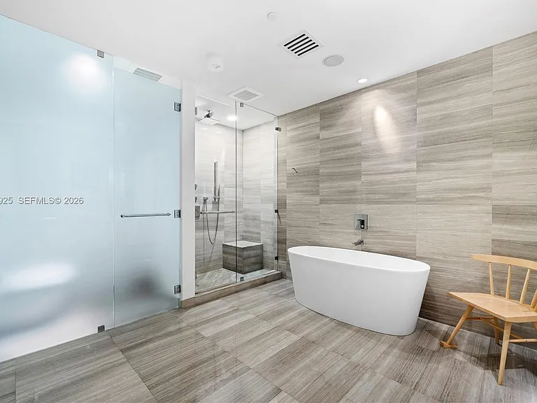 3250 NE 188th St #608 — Photo 30