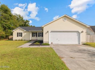 126 Forest Bluff Dr, Jacksonville, NC 28540